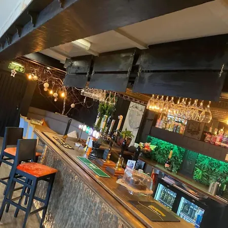 ホテル The Bear On The Square