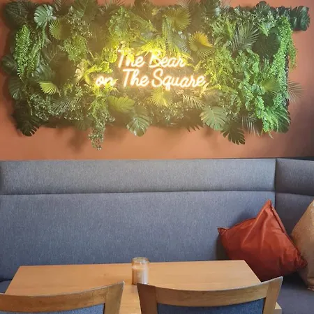 ホテル The Bear On The Square