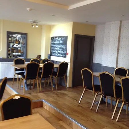 ホテル The Bear On The Square