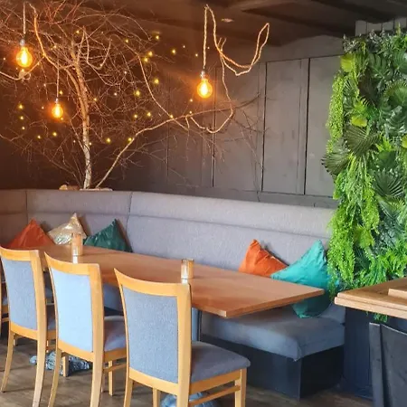 Ξενοδοχείο The Bear On The Square 3*