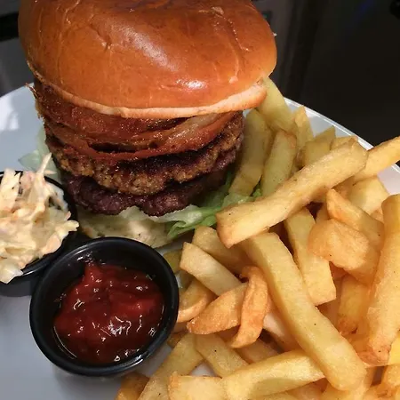 The Bear On The Square 3* Millom